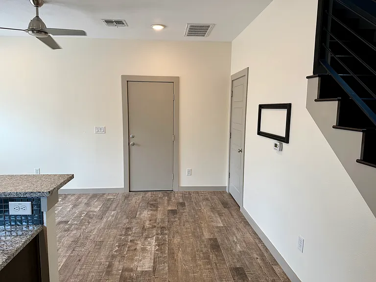 5300 Samuel Huston Ave #B — Photo 22