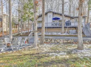 3126 Snowden Dr, Bushkill, PA 18324