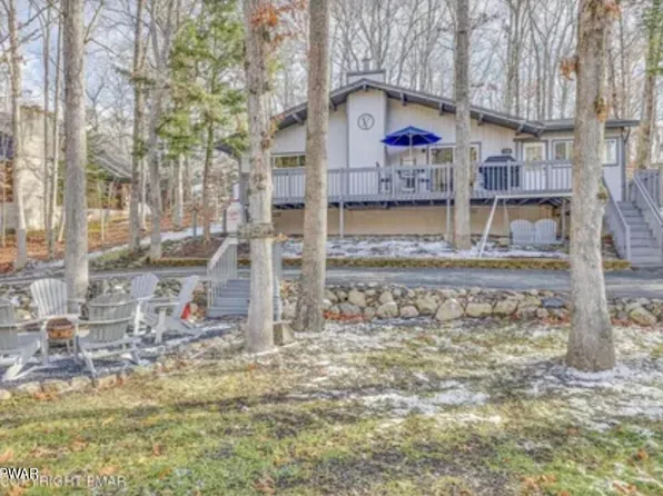 3126 Snowden Dr, Bushkill, PA 18324