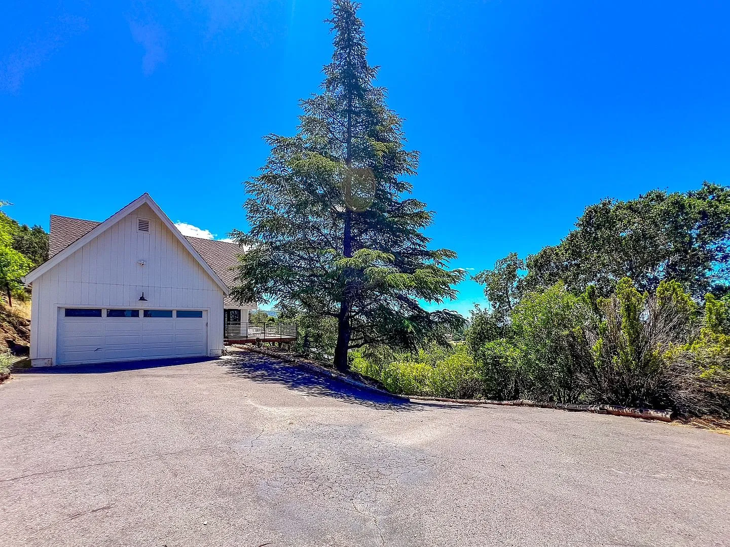 Stunning Alta Heights Hillside Home with Panoramic Views & Expansive Deck — Photo 3