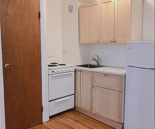 4th image of 222 W 16th St APT 3N