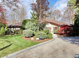 4 Summertree Way, Montvale, NJ 07645