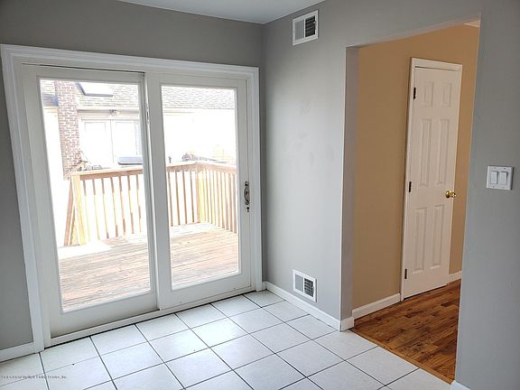 5th image of 447 Lincoln Ave