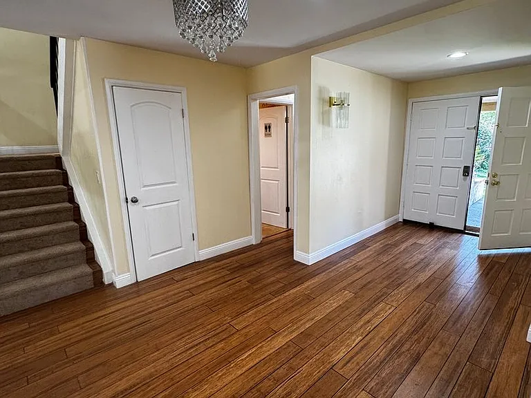1580 Valecroft Ave — Photo 40