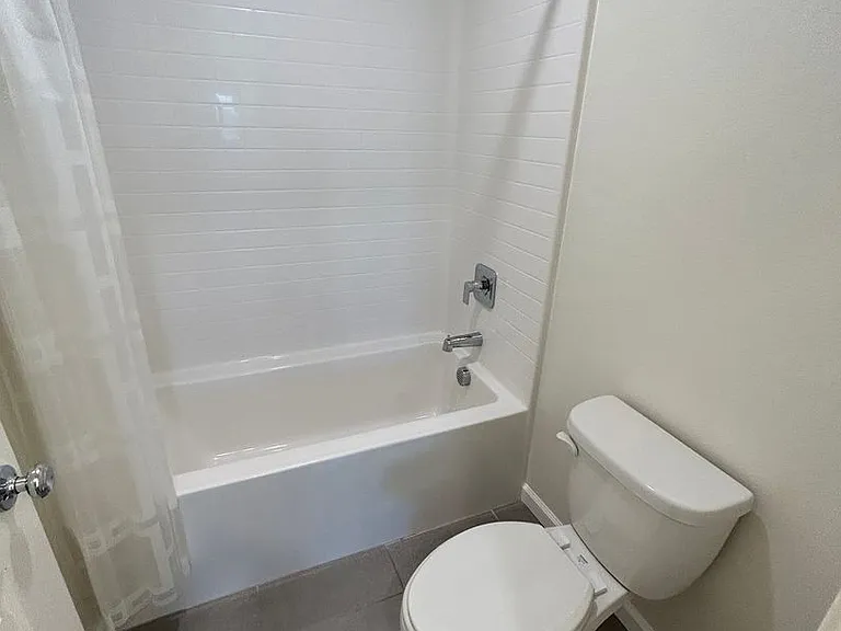 2249 Hough Ave — Photo 22