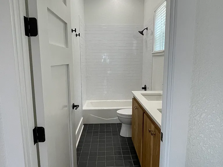 360 Hillside Dr — Photo 16