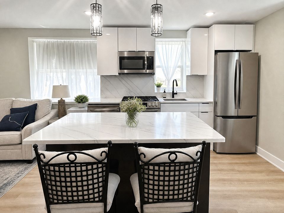1st image of 225 W 10th Ave APT 4