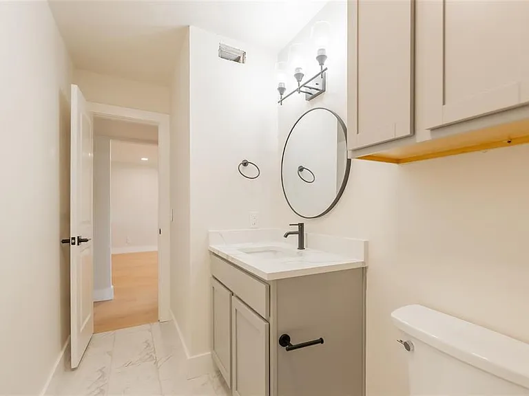 705 W Highpoint Dr #C — Photo 3