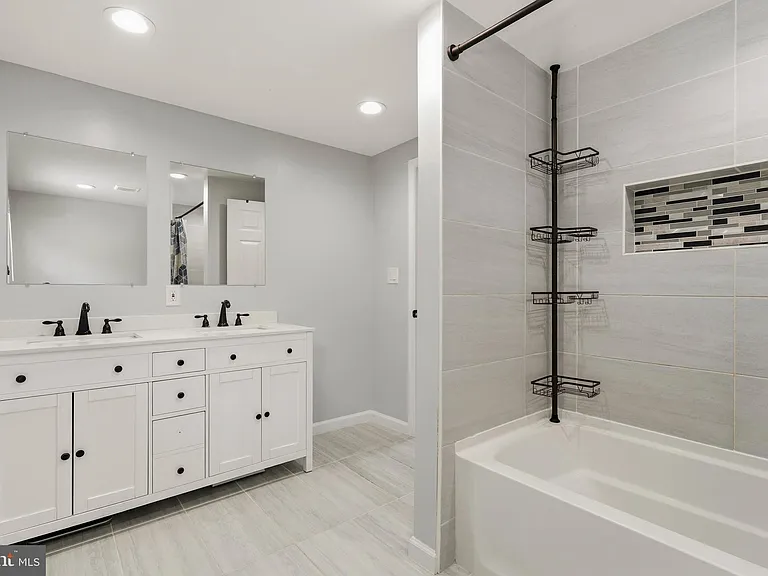 1205 Windermere Ct — Photo 23
