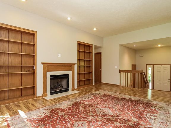 5th image of 3550 Tuscany Dr SE