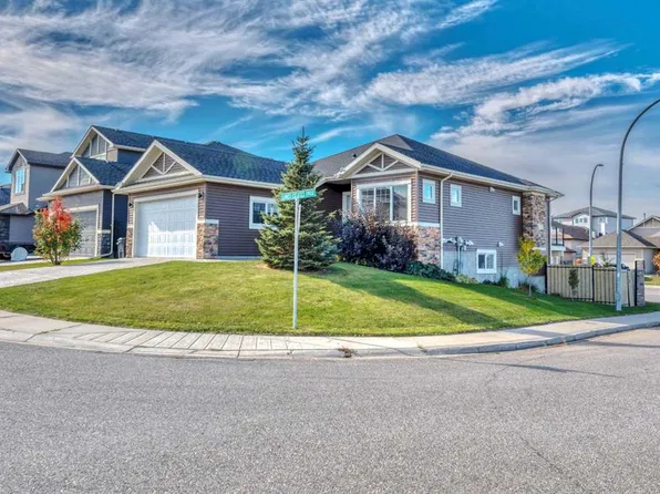 1 E Lakes Estates Cir, Strathmore, AB T1P 0B7