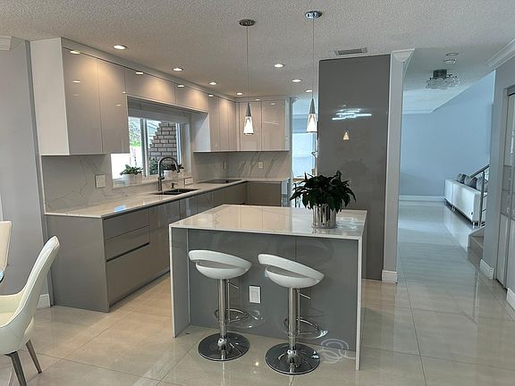 5th image of 575 SW 180th Avenue