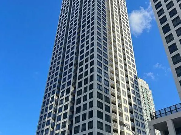 30 Elm Drive Dr W #1811, Mississauga, ON L5B 0N6