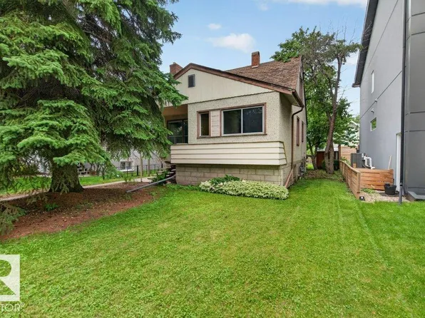 9026 92nd St NW, Edmonton, AB T6C 3R2
