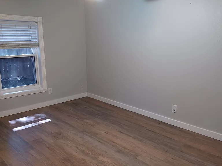207 N Illinois St — Photo 5