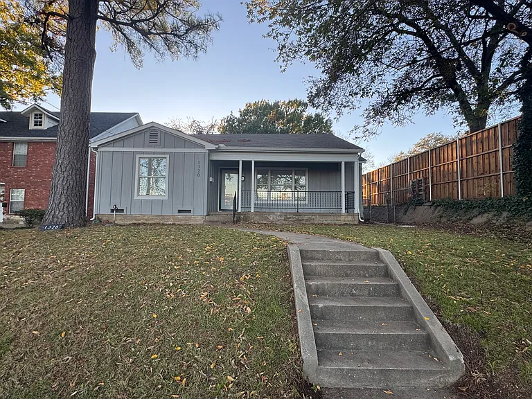 1320 N Travis St — Photo 2