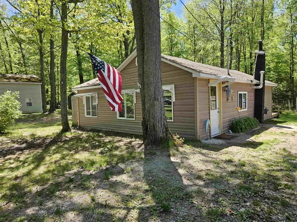 912 Arbor Dr, Lake, MI 48632