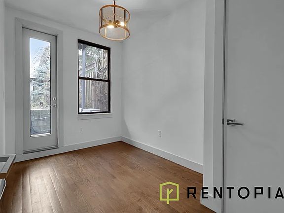 4th image of 376 Graham Ave APT 1L