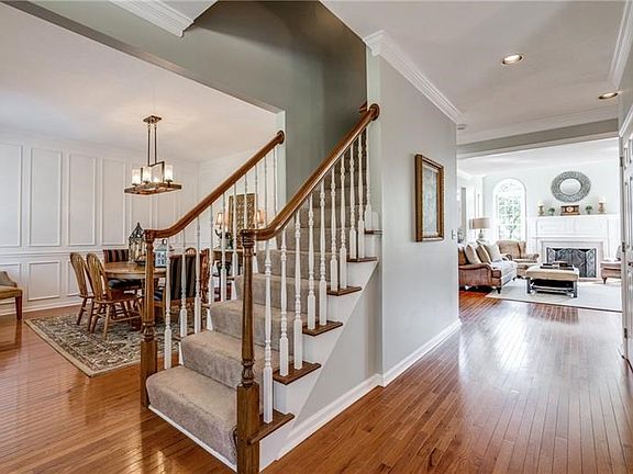 All the appointments you would expect in a welcoming entry...a generous room size, hardwood floors, 9' ceilings, crown molding, 