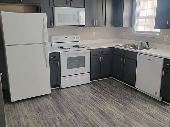 2nd image of 486 Grand Summit Blvd
