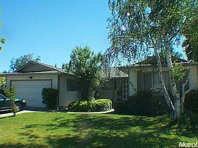 2nd image of 3216 Deerfield Ct