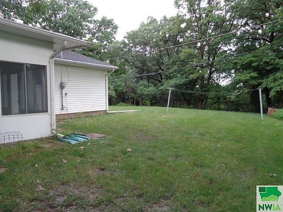 2nd image of 610 Hill Top Dr