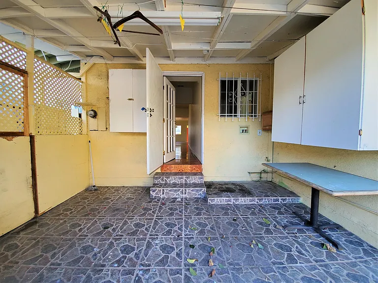 608 N Serrano Ave — Photo 17