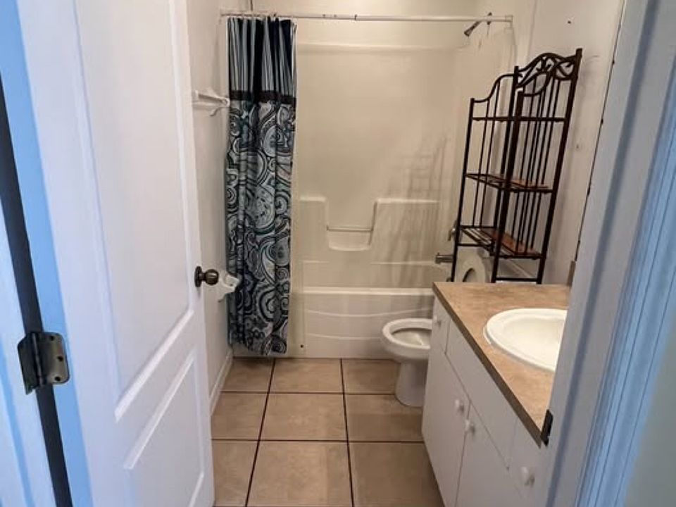 2nd image of 919 Citrus Ave S