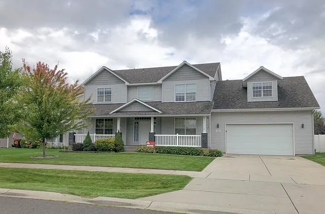 4 bed, 2.5 bath, 2952 sqft, $2,800 — Photo 1