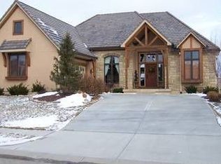 8959 Chestnut St, Lenexa, KS 66220