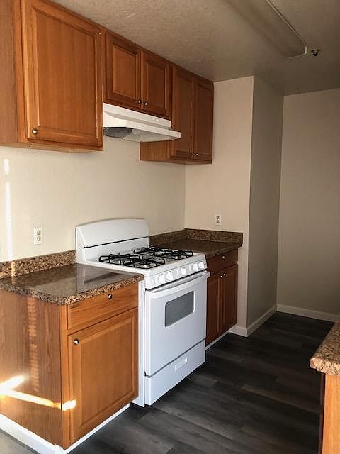 1st image of 537 E Elm St #9