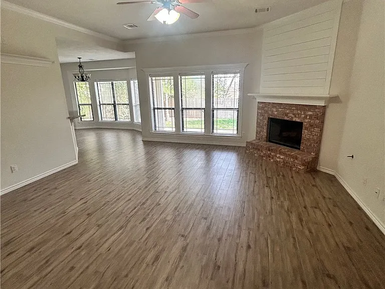 1202 Harrisonburg Ln — Photo 3