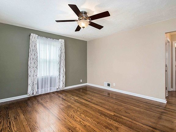 4th image of 410 Ostemo Pl