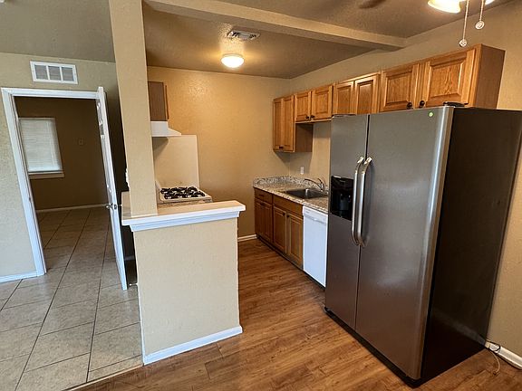 2nd image of 216 Lucas St APT 6