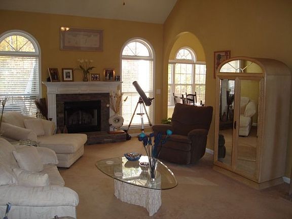 Great Room w/fireplace