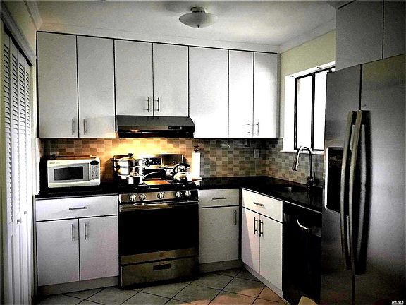 3rd image of 142 Feller Dr