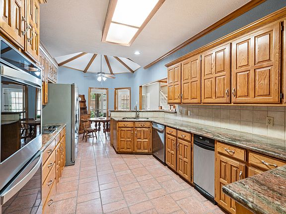 2nd image of 4205 Brookhollow Dr