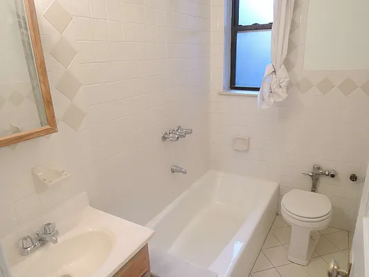 Rented by NYLA Realty | media 6