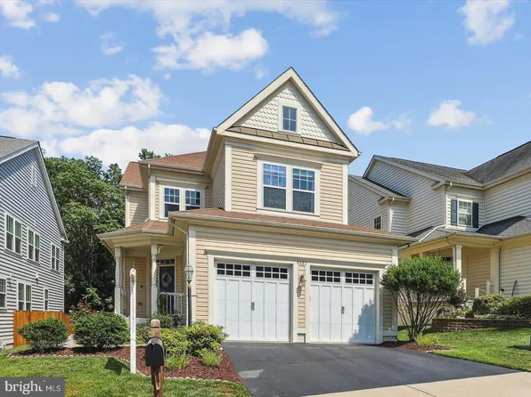 9807 Amsterdam St, Lorton, VA 22079