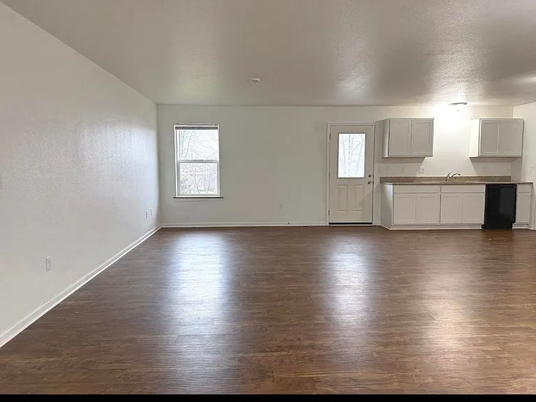 3064 Huntington Dr — Photo 13