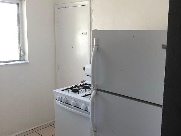 2nd image of 985 Bay Dr #8