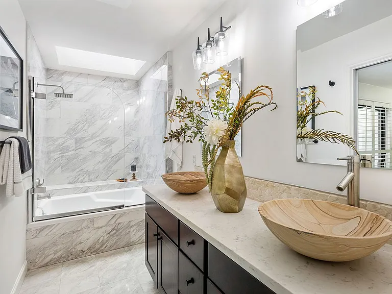 702 Portofino Ln — Photo 34