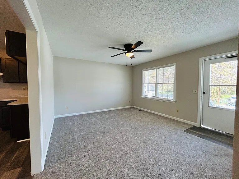 404 Poplar St — Photo 9