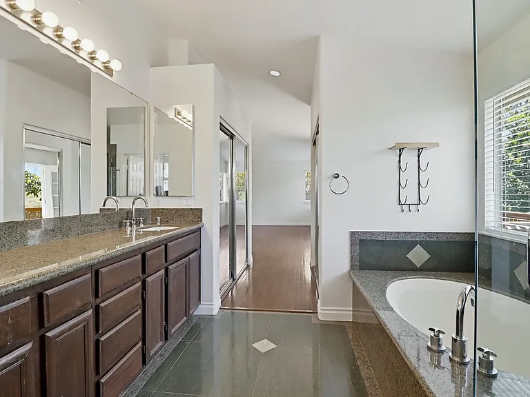 1100 Corrales Ln — Photo 44
