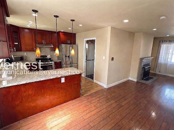 5th image of 1936 Shoreview Ave