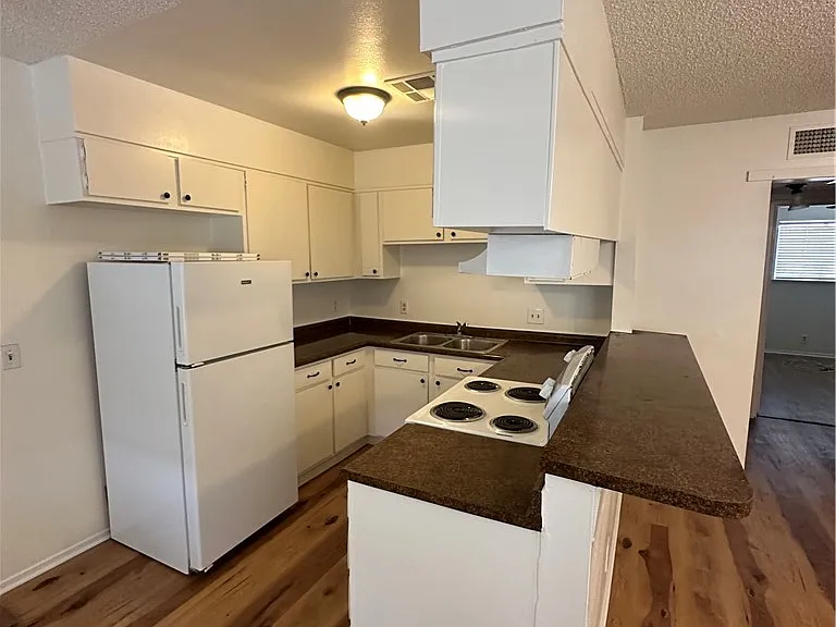3355 Sylvia St #4 — Photo 6