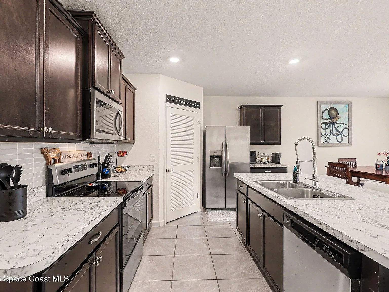 4 bed, 2.0 bath, 1830 sqft, $2,300 — Photo 4