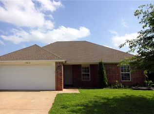1303 Chitwood St, Pea Ridge, AR 72751