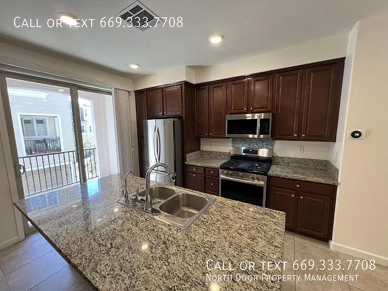 2762 Ferrara Cir — Photo 13