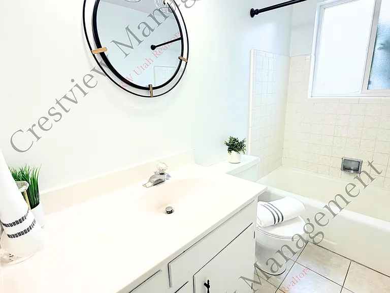 549 E Stringham Ave #B — Photo 17